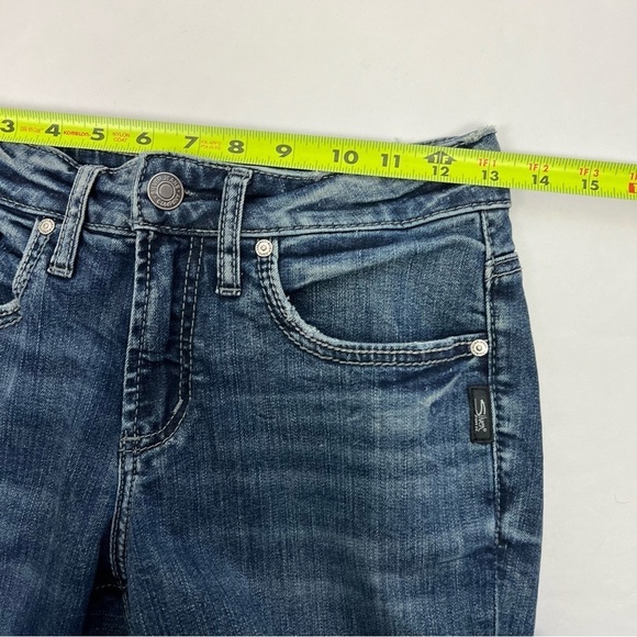 Silver Women’s Blue Jeans Sz 26 (1/2) Boyfriend Medium Wash Distressed Pockets - Picture 8 of 13